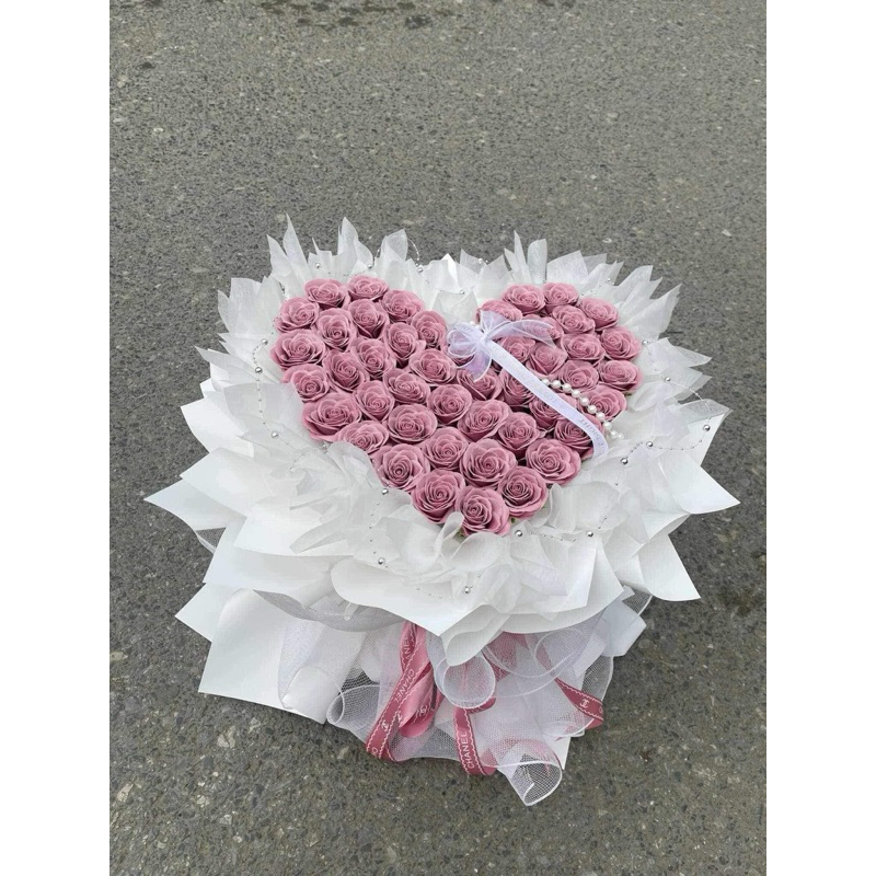 BÓ HOA CÔNG CHÚA ECUDOR MÀU HỒNG NUDE TẶNG ĐÈN LED,CHỮ,THIỆP