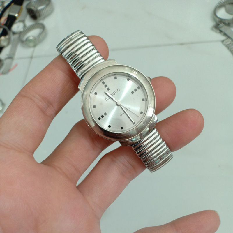 đồng hồ si nữ dây chun hiệu KABANA màu bạc độ mới 90%
