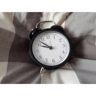 Đồng hồ báo thức để bàn DEKAD đen, trắng chính hãng