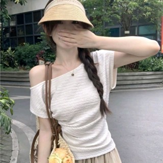 Áo thun nữ trễ vai một bên tay ngắn, freesize dưới 55kg A123 Women Top