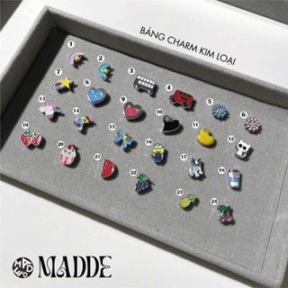 Bảng 1 - [ SHIP TỪ 2 CHARM ] Charm gắn Tag Leather bảng dây ngang kim loại HỢP KIM  / Quà tặng / Tag leather / Madde