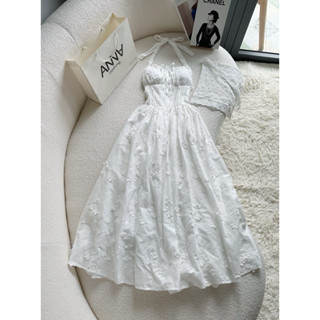 Đầm Dáng Dài Cổ Yếm Đính Hoa Anna - Fenna Dress