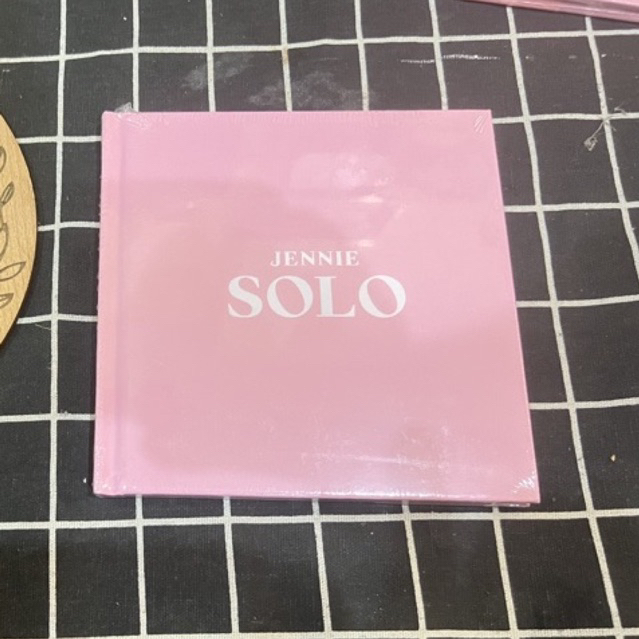 Album ảnh solo Jennie chính hãng