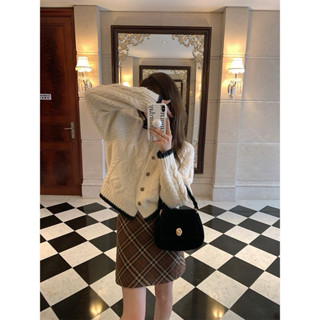  Áo cadigan Len lông cổ tròn cúc hoa Hồng 2 màu trắng hồng 