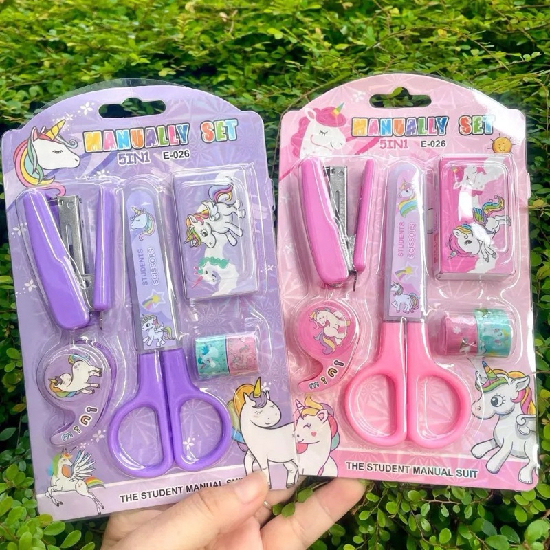 Bộ Dụng Cụ Học Sinh [E026] Màu Ngẫu Nhiên  - Set Dụng Cụ Học , Kéo, Bấm Kim, Xóa Kéo, Hình Dán