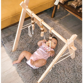 Kệ chữ A cho bé sơ sinh, kèm móc treo thành cũi các con vật ngộ nghĩnh đồ chơi Chàng Trai Gỗ