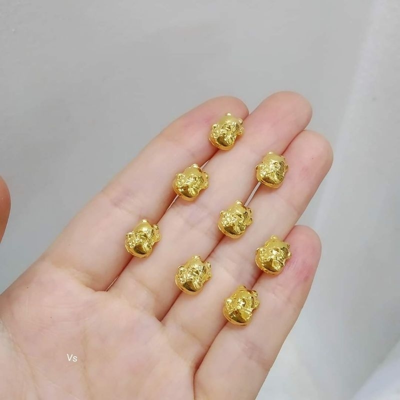 Charm mèo vàng may mắn