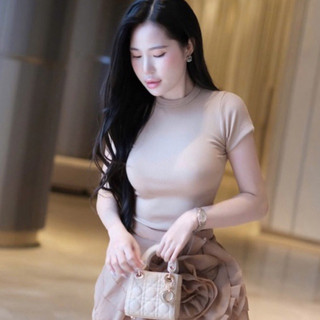 Áo Thun Basic Thiết Kế Cổ Tròn Tôn Dáng BY THAOBIBI