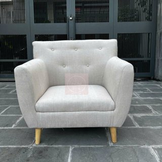 Ghế sofa đơn cho một người ngồi màu kem chất vải bố chân gỗ sang trọng giao hàng trên toàn quốc