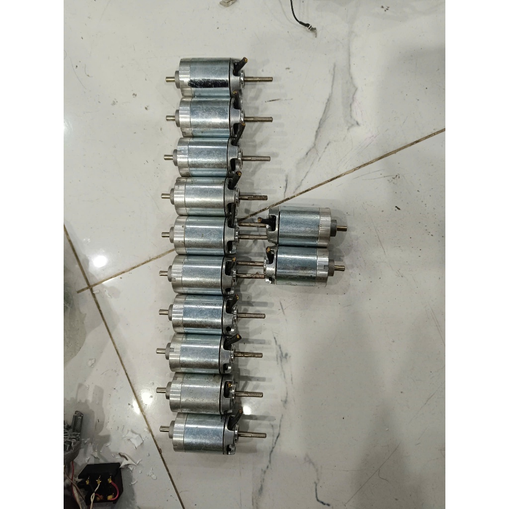 1 cái motor bldc máy thổi chạy tốc cao từ 12v-40v ,cốt dài, đường kính trục 5mm