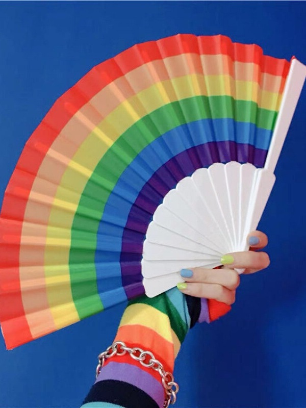 Quạt cầu vồng Rainbow cầm tay bằng nhựa giá rẻ sang trọng M93