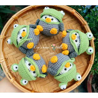 Móc khoá chim cánh cụt bằng len