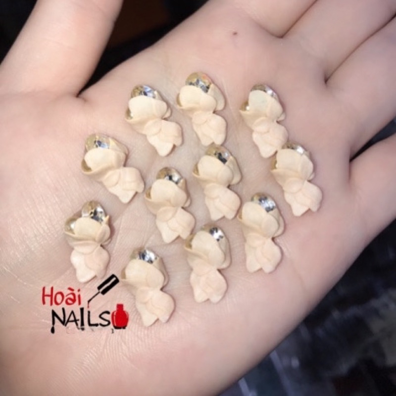 Hoa bột ôm đá dài( 1b)- Phụ kiện Nail