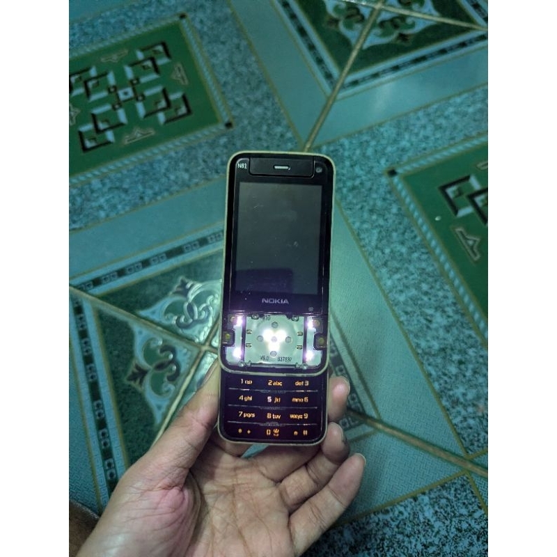 Xác điện thoại Nokia N81 màn sáng tối đổ chuông