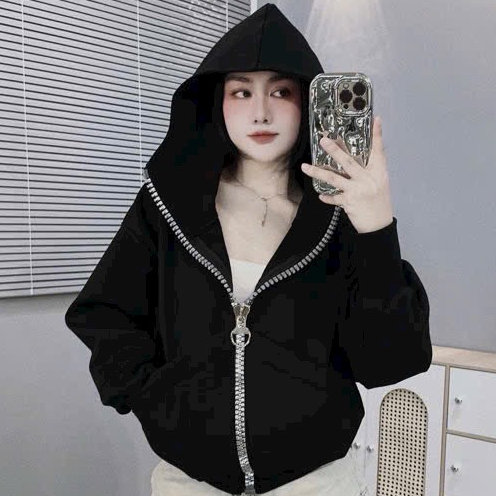 Gợi ý các mẫu áo khoác nữ dây kéo to được yêu thích hiện nay