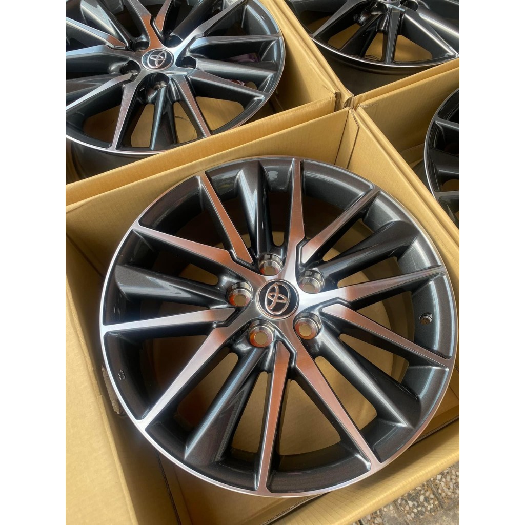 Mâm hãng Toyota Camry 2022 phay xám 18 inch
