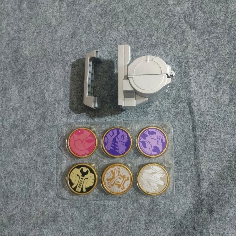 Combo 6 xu Bootleg + Holder đựng xu Kamen Rider OOO
