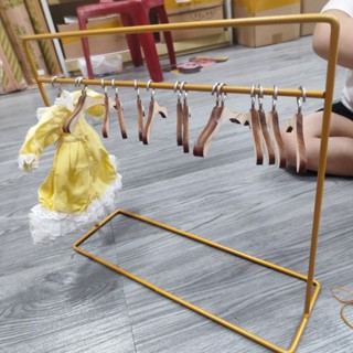 Mô hình Kệ treo đồ khung kim loại chắc chắn , khung treo quần áo búp bê về hai size