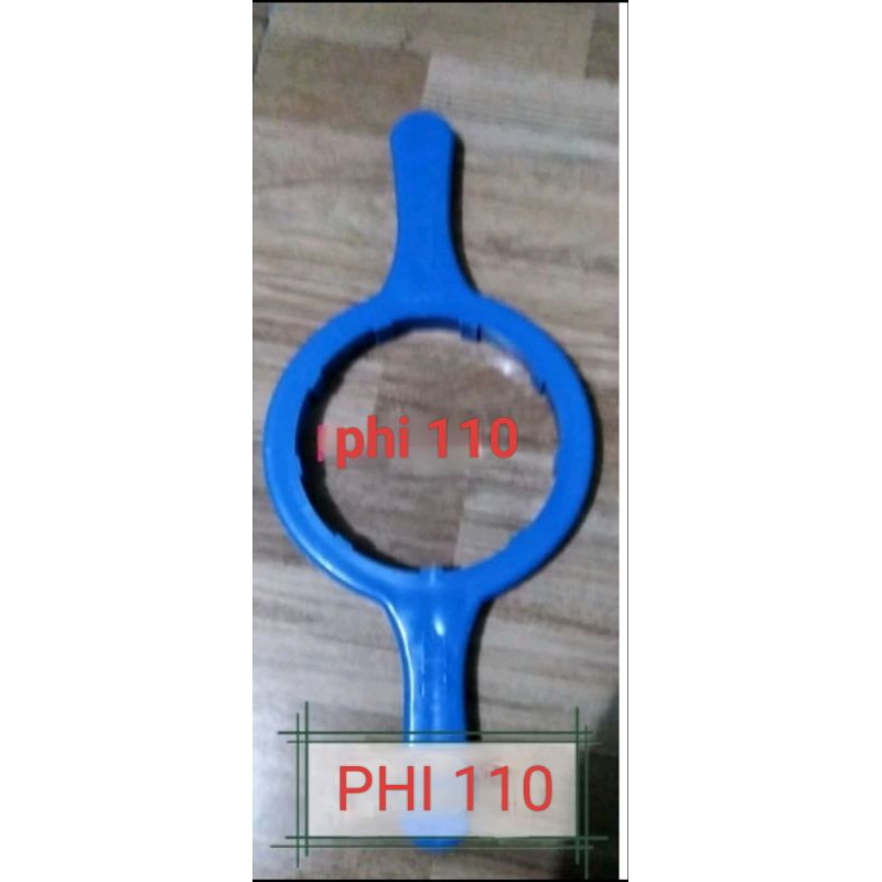 1 cây mở nắp phi 110 bình 20l
