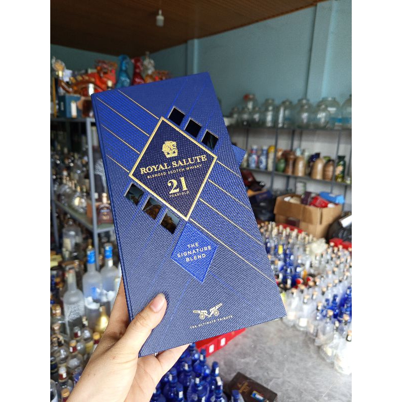 VỎ HỘP GIẤY CHIVAS 21 ĐỜI MỚI, SIÊU MỚI ĐẸP (không kèm chai), dùng cho chai 700ml