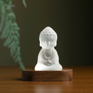 Tượng phật A Di Đà trong suốt bằng thủy tinh TẶNG kèm đế gỗ đặt bàn làm việc, taplo xe ô tô