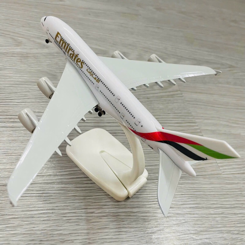 Mô Hình Máy Bay Boeing 777-300ER Emirates Airlines Dubai Tỉ Lệ 1/400. Mô Hình Máy Bay Kim Loại Cực Đ