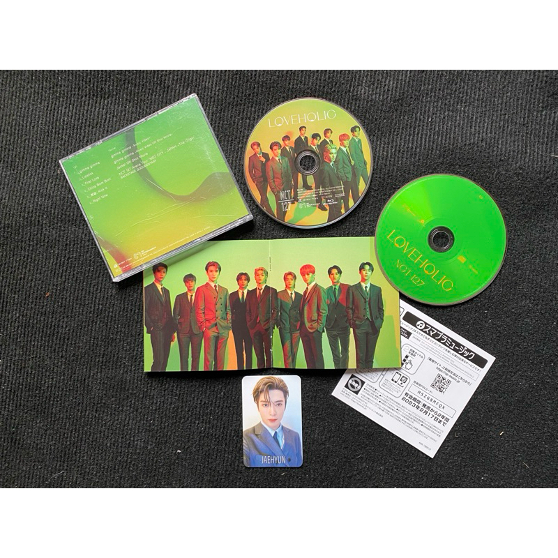 Nct 127 Album Nhật Love Holic đã khui seal, gồm CD DVD bluray photocard Jaehyun và mini booklet.