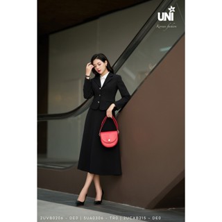 Set Bộ Áo Vest Và Chân Váy Xếp Ly Nữ UNIVTH Công Sở Cổ V Có Đệm Vai Cao Cấp 2UVB0206 - 2UCXB215 - DE0 5UA0306 - TR0