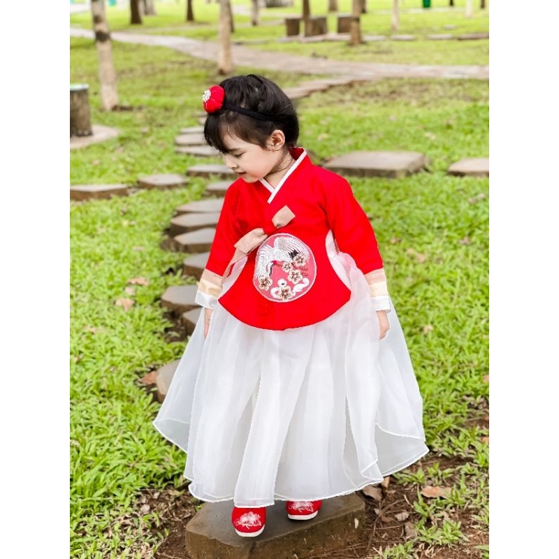 váy hanbok cho bé tặng cài