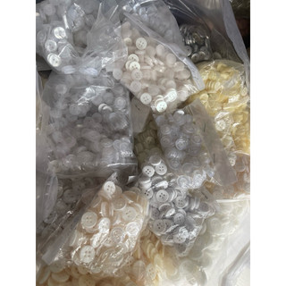Nút ( cúc) sơmi 11mm giá 15k/ 100 nút