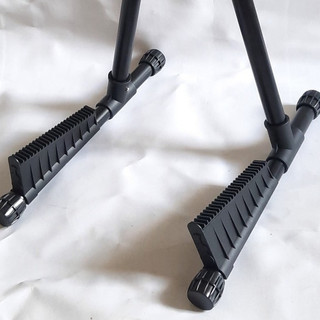 Chân để đàn guitar tháo ráp xếp gọn