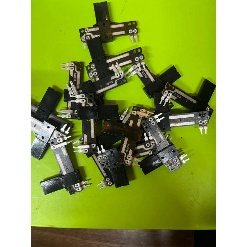 Chiết áp gạt 100k - 4cm (Combo 10c)