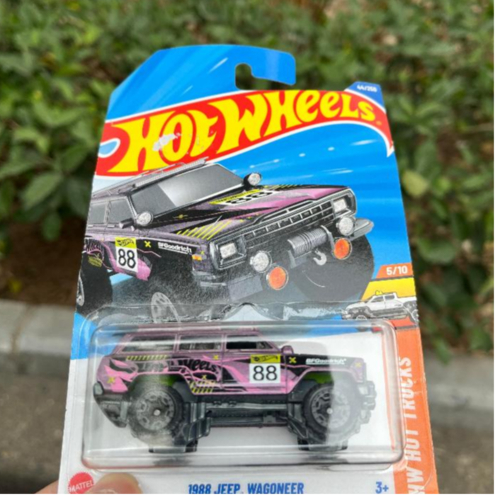 Xe mô hình Jeep Wagoneer - Hotwheels basics – 1:64 – Elite Garage