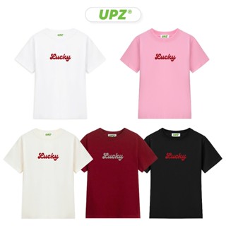  UPZ Áo Thun Baby Tee Cotton Cổ Tròn Nữ Tay Ngắn In Hoạ Tiết Chữ Lucky May Mắn Hiệu Ứng Kim Tuyến Lấp Lánh 