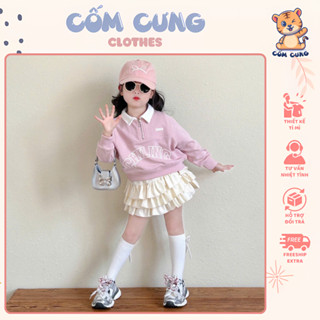 Set Áo Cho Bé Gái Nỉ Hồng Cổ Bẻ Pha Trắng Kết Hợp Với Chân Váy Kem Xòe Tầng Kiểu Dáng Thể Thao