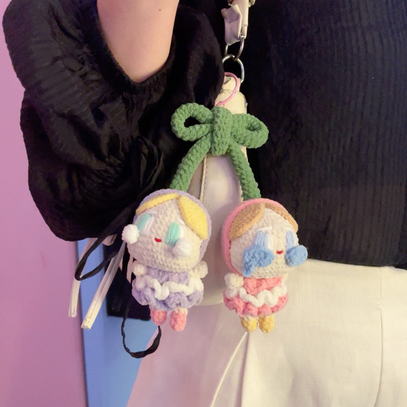 Móc khoá Cherry Crybaby len