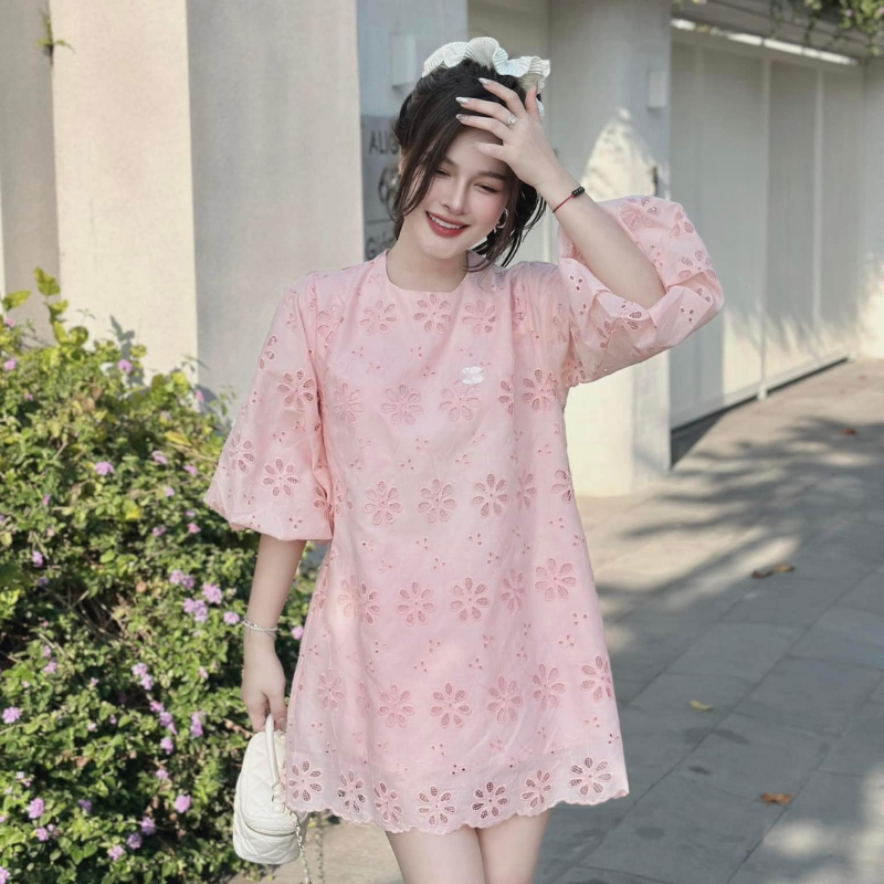 Đầm nữ babydoll chất xô ren, váy nữ tay lỡ bồng dáng suông ngắn họa tiết hoa phong cách tiểu thư Jeansuto HCOM25217 | BigBuy360 - bigbuy360.vn