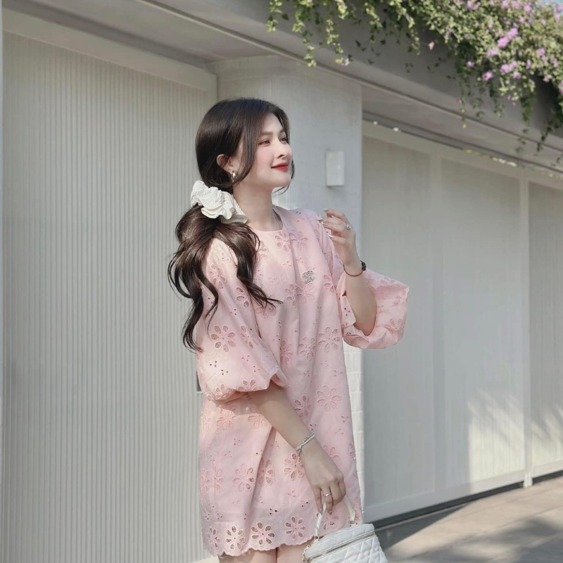 Đầm nữ babydoll chất xô ren, váy nữ tay lỡ bồng dáng suông ngắn họa tiết hoa phong cách tiểu thư Jeansuto HCOM25217 | BigBuy360 - bigbuy360.vn