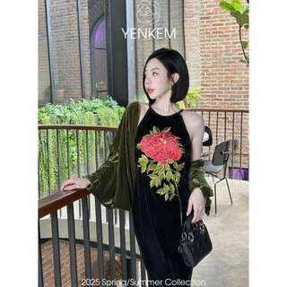 Váy nhung the yếm thêu xinh mê