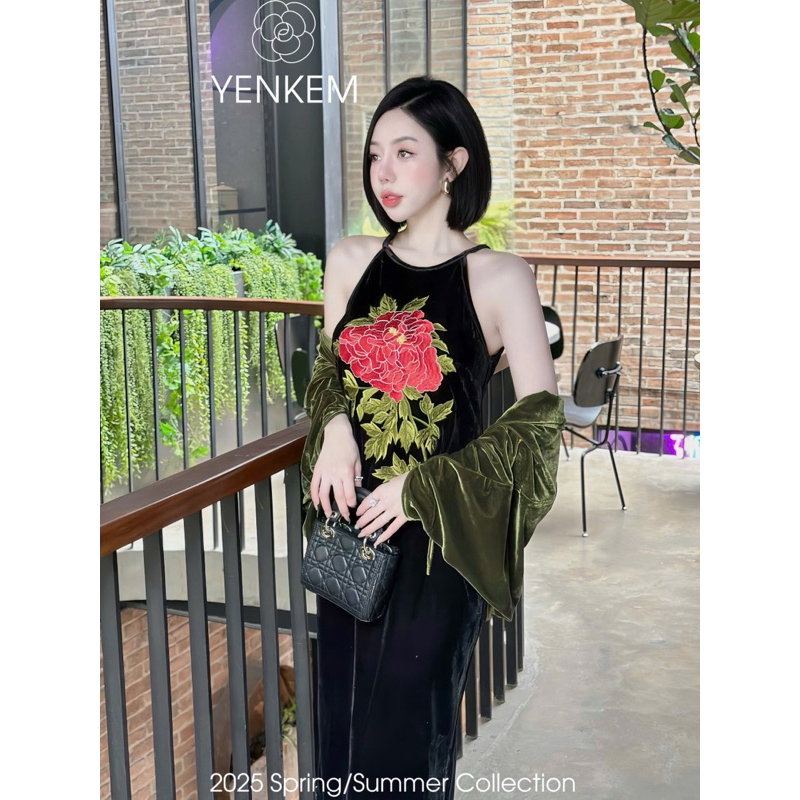 Váy nhung the yếm thêu xinh mê