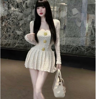 Đầm ren xinh đính tag vàng xinh xắn dáng xoè xếp ly cực đẹp phong cách tiểu thư dễ thương sang chảnh