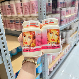 Kem kích trắng cô gái tóc xù