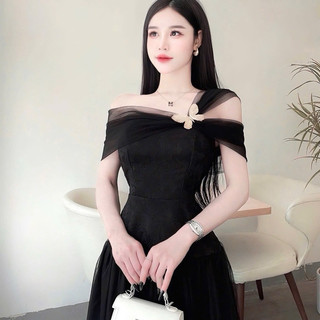 Váy công chúa tay đính hồ điệp