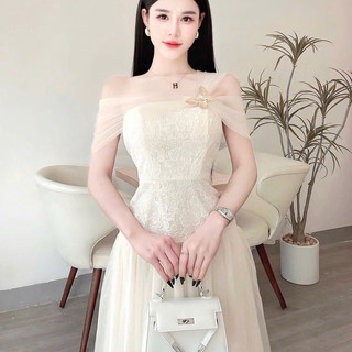 Váy công chúa tay đính hồ điệp