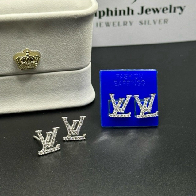 Khuyên tai Lv đính đá lấp lánh chất liệu bạc 925 Hiphinh Jewelry