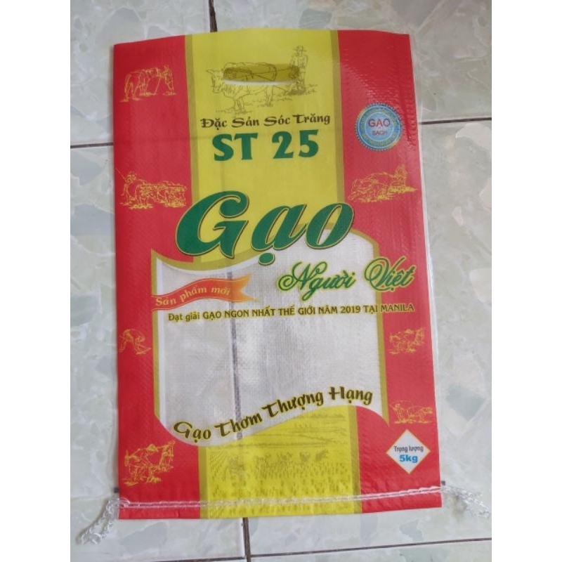 [50 cái] Vỏ bao đựng gạo 5kg. Mẫu ST25 màu đỏ 5kg , mẫu Gạo Việt. Bao ghép màng 1 mặt, bóng đẹp