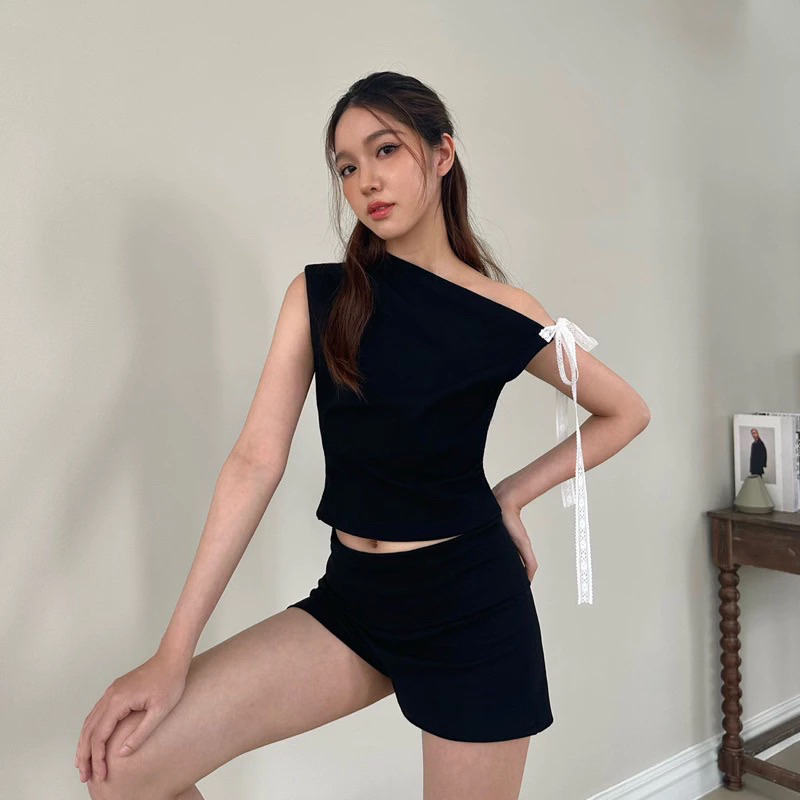 Áo lệch vai thắt nơ ren Đen • JANET STUDIO @janet.studio