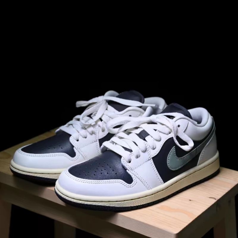 AIR JORDAN 1 AJ1 low women sz 35.5