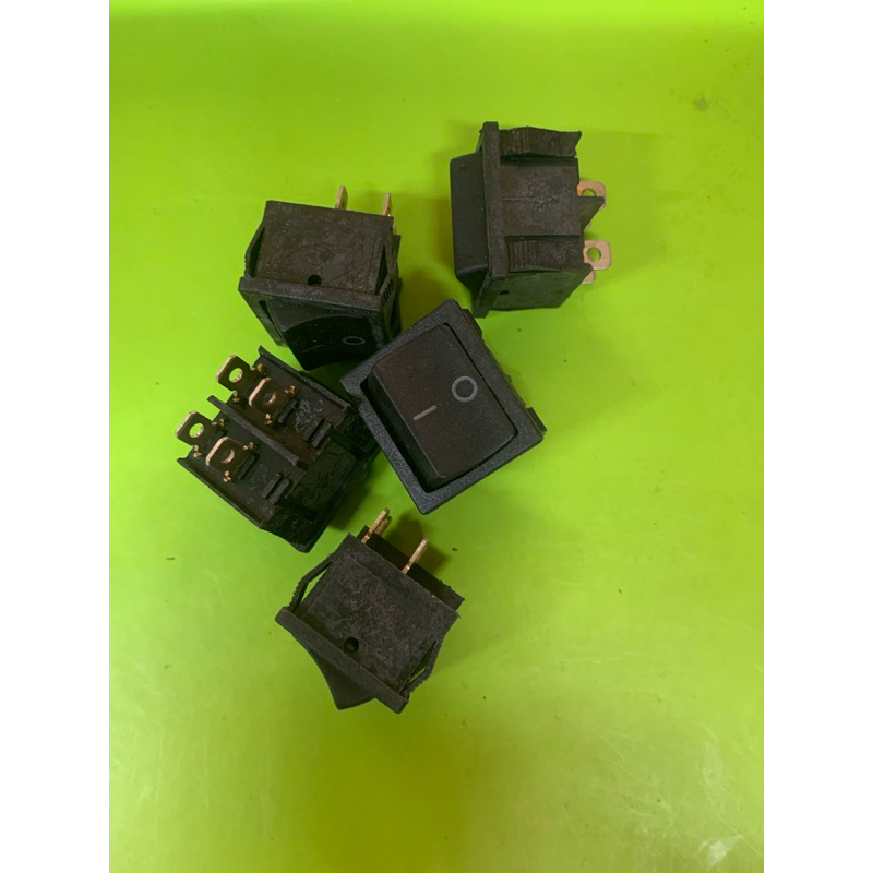 5 công tắc âm ly đen