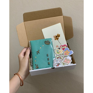 Ví hộ chiếu, passport cover màu Xanh lá - đọc mô tả, free 1 charm và tag khắc tên